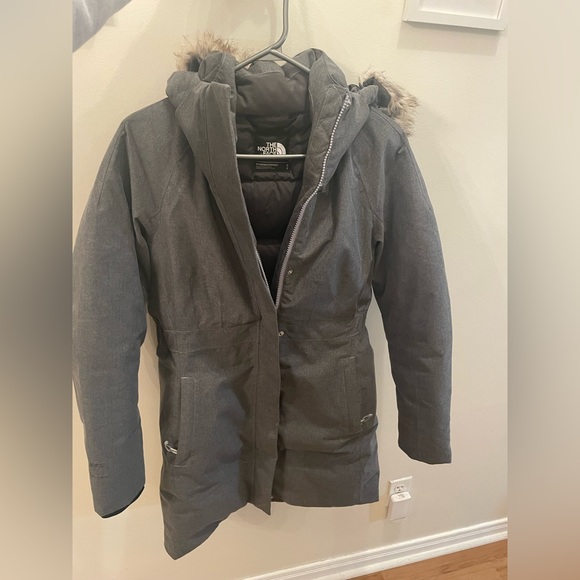 Womens The North Face TNF Arctic Parka II 550-Down Warm Winter Jacket Grey - Picture 2 of 4